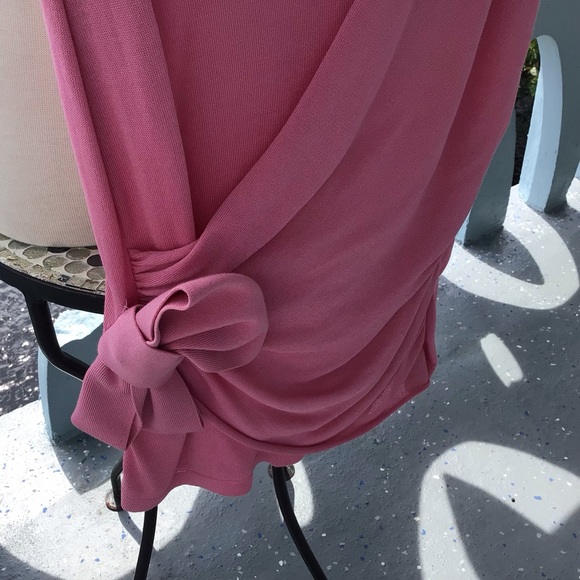 Valentino Sleeveless Sweet Pink Deep Plunge V-Neck Top with Bow Accent - Picture 4 of 11